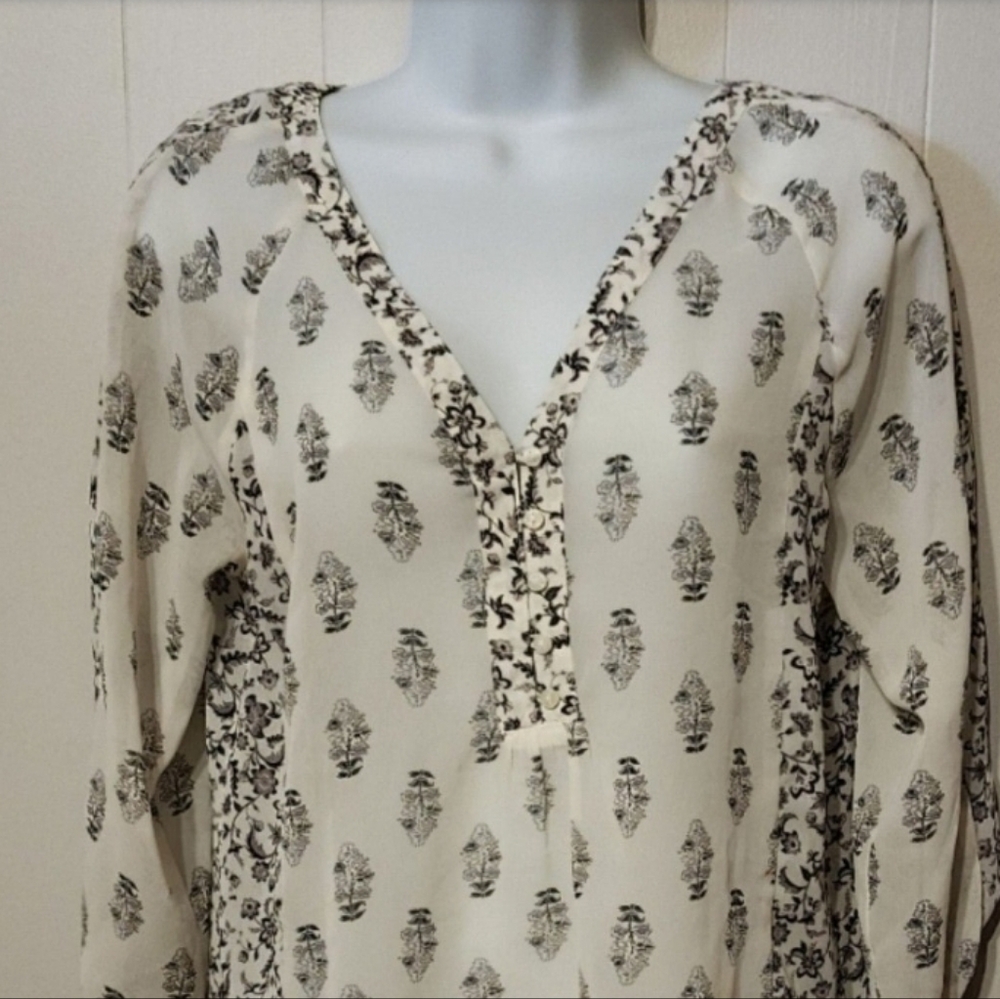 Maurices Peasant Top Small Sheer VNeck Casual White Gray‎ Office A679